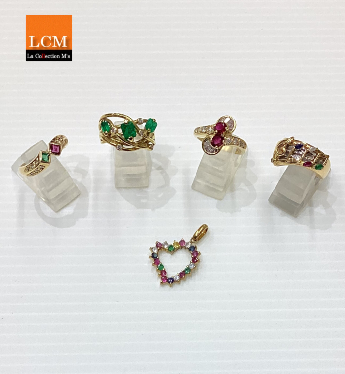 クリスマスジュエリー、エメラルドリング、ルビーリング